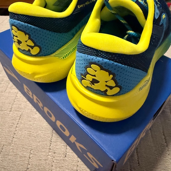 Brooks Adreneline GTS 24 RunDisney Size 8 - Picture 2 of 7